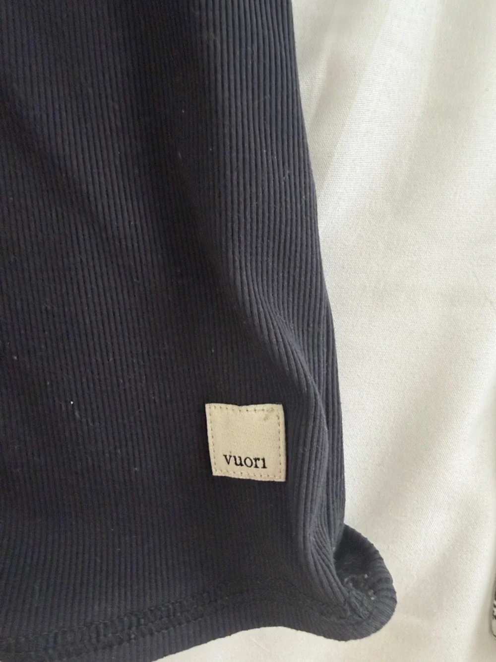 Vuori women’s mudra/pose Black Short-Sleeve Crewneck Top - Picture 3 of 5